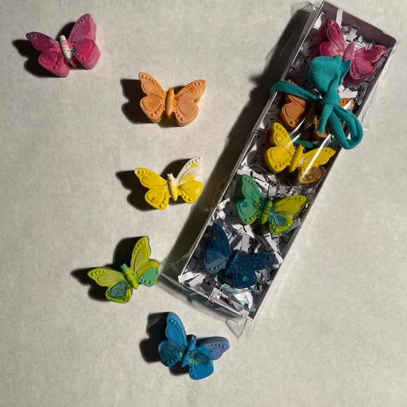 Mini pastel butterfly crayon set- great birthday gift or Easter basket add-on - Picture 2 of 2